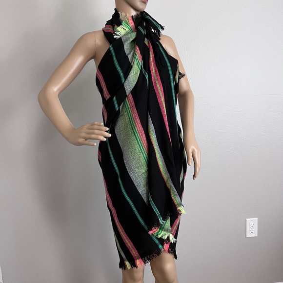 Collection Eighteen Women’s Cover-Up Style Sarong. - Picture 9 of 12